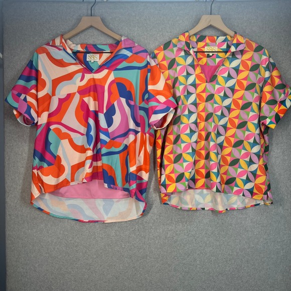 SSYS The Label Tops - SSYS The Label Womens Short Sleeve V-Neck Geometric Abstract Print Tops Lot of 2